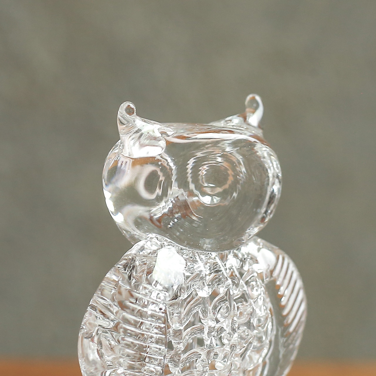 くりっとしたお目めがかわいい、ガラスのフクロウ 2