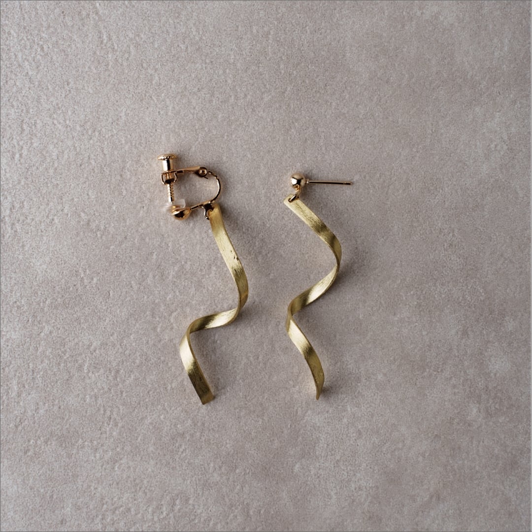 無垢真鍮のスパイラルピアス（イヤリング） | Sorelle  