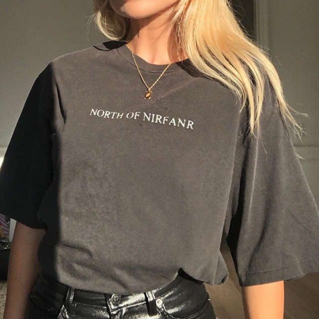 ラウンドネックミドル丈 ロゴプリントTシャツ