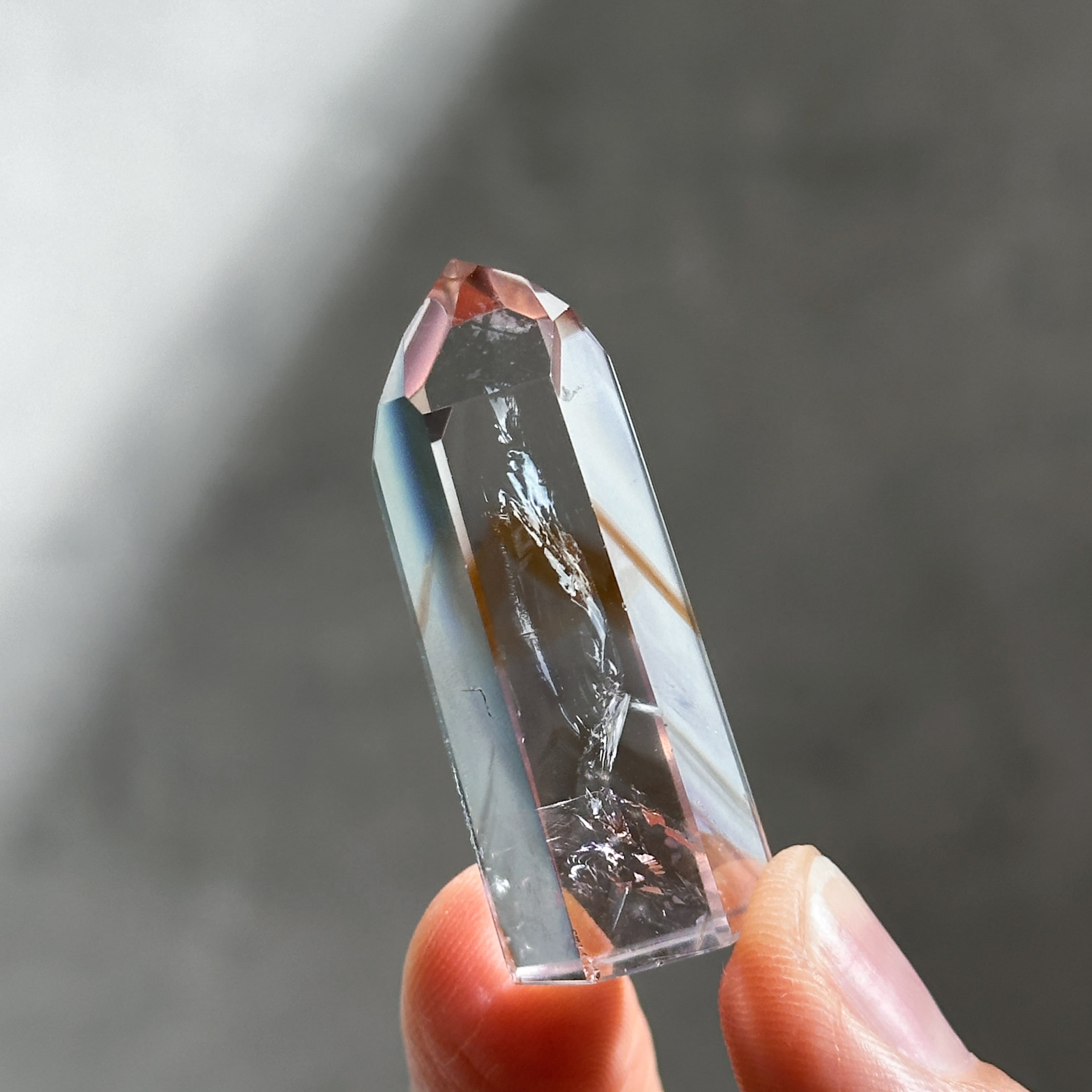 蛍光◎バイーア産パウエライトアメジスト タワー型04 ◇Powellite Amethyst◇ 天然石・鉱物・パワーストーン