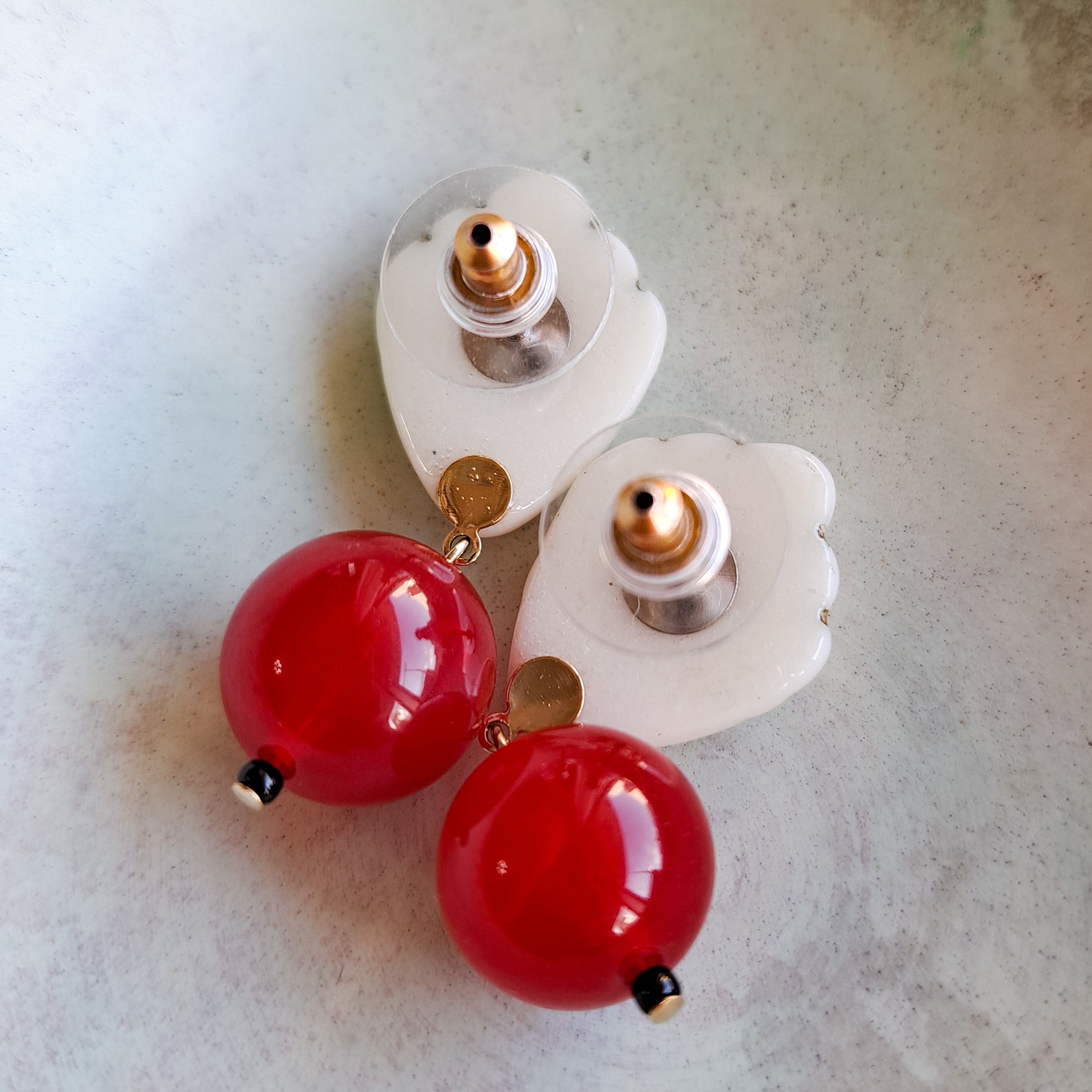 ホワイトチョコチェリーボンボン ヴィンテージシェルピアス