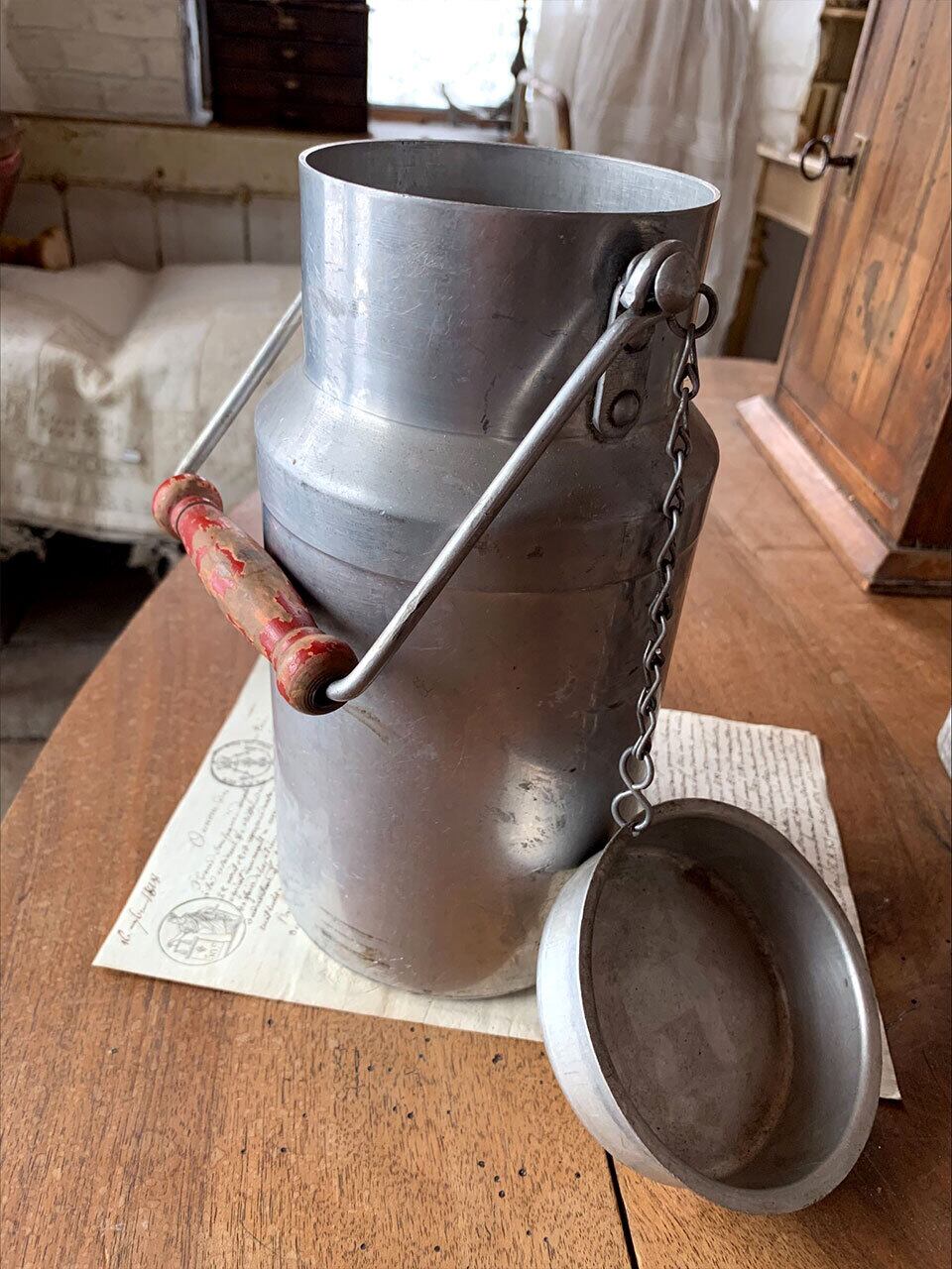 アルミ製 ミニミルク缶 赤い持ち手 | Brocante de La Cocotte
