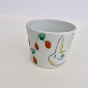 村田菜穂美作　子供用湯呑み　「うさちゃんとさくらんぼ」［2104130000119］