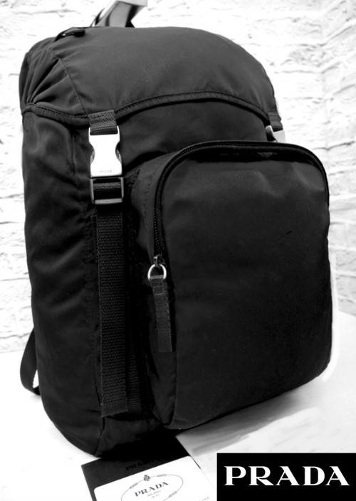 美品◆PRADA プラダ V135 A4対応 ユニセックス 大容量 ナイロン リュックサック バックパック ロックサック 黒◆ 人気再燃のド定番モデル♪