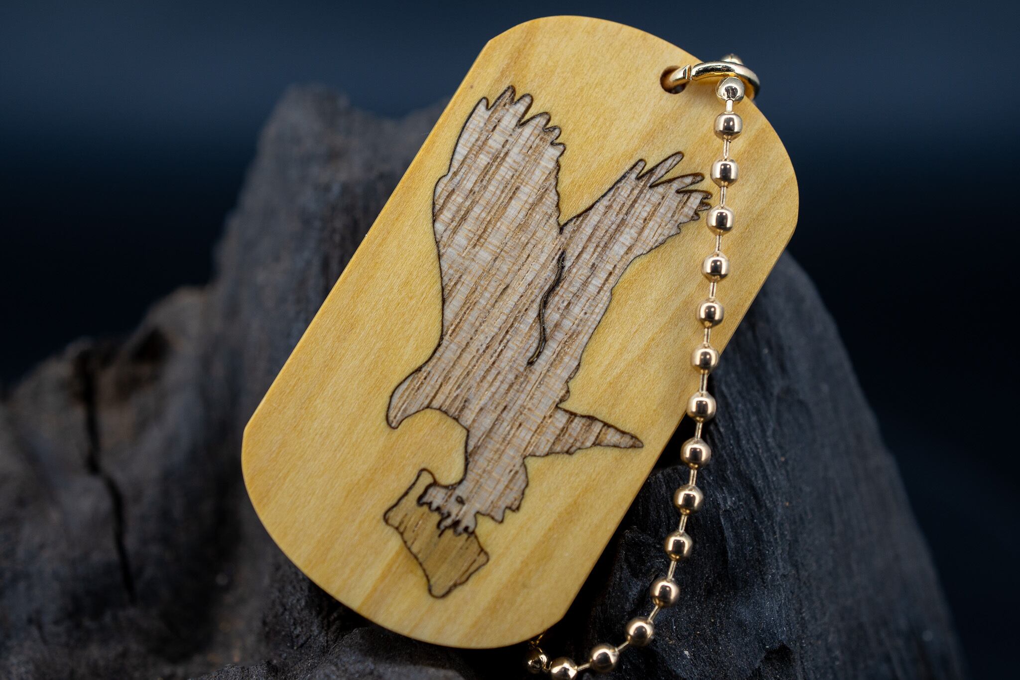 【日本工芸文化の代表格】御蔵島柘植 ドッグタグ 象嵌 トンビと油揚げ