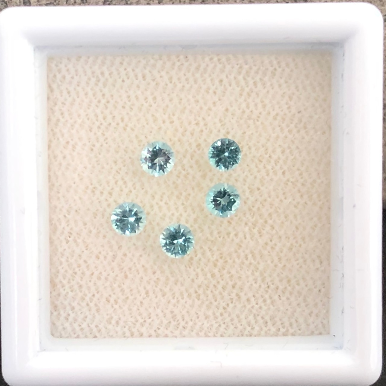 グランディディエライト 2.7mmメレサイズ