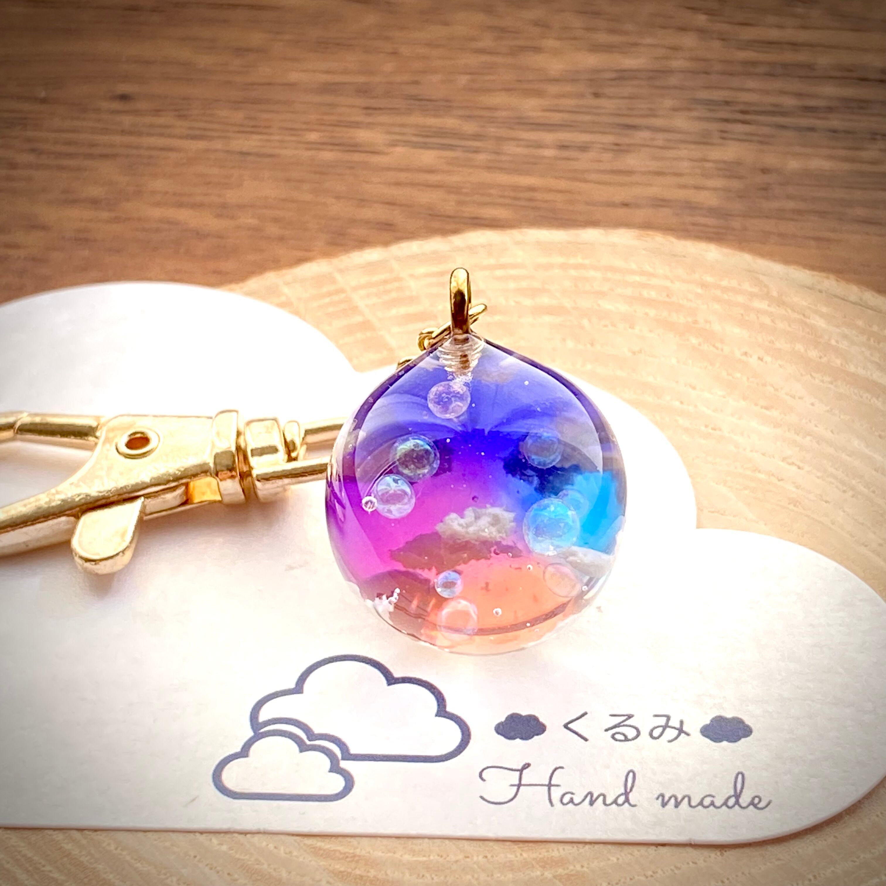 バックチャーム まん丸 夕暮れ空とシャボン玉 20mm B級品