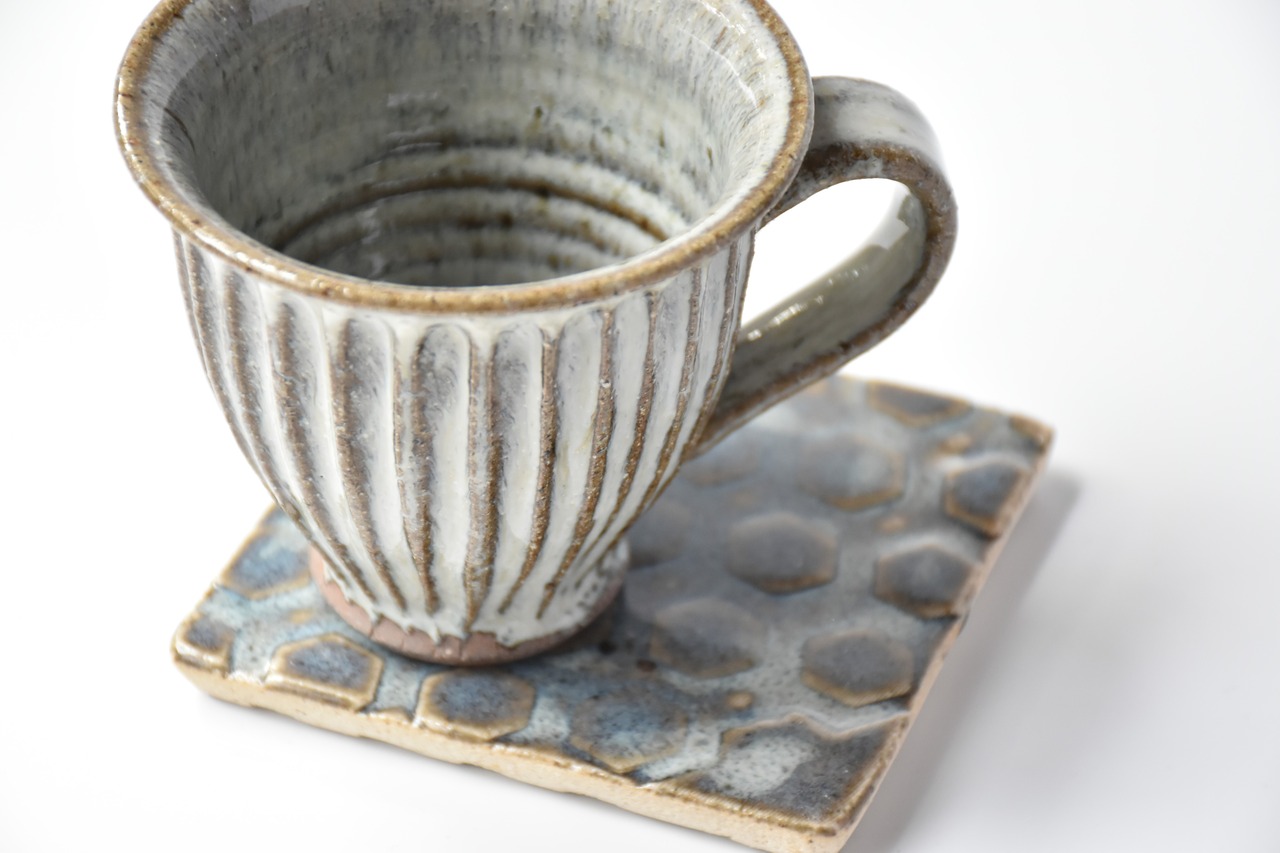 小代瑞穂窯 / 福田るい : しのぎマグカップ 青 縦しのぎ