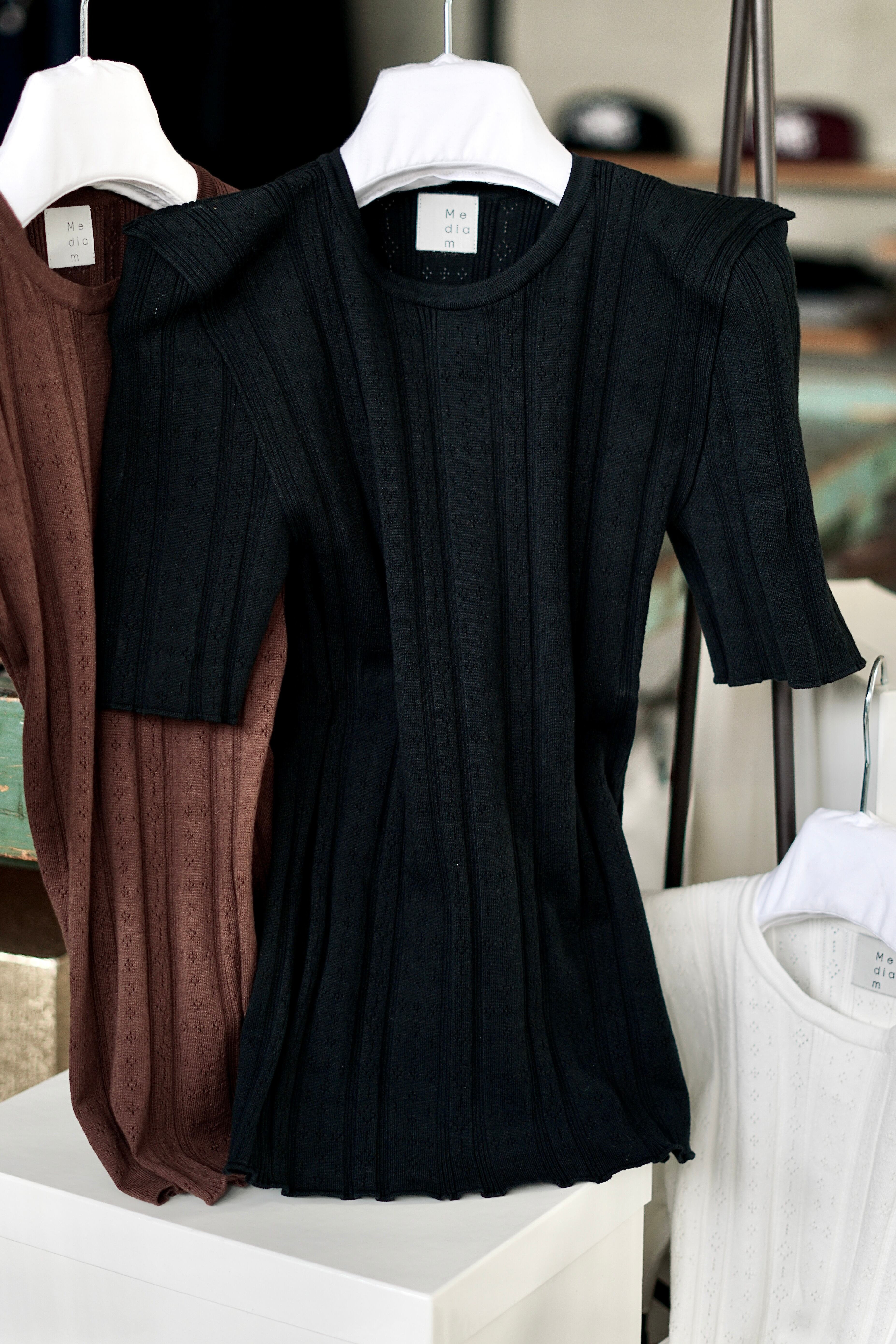 Mediam / Eyelet Shoulder Knit Top ( White , Brown , Black