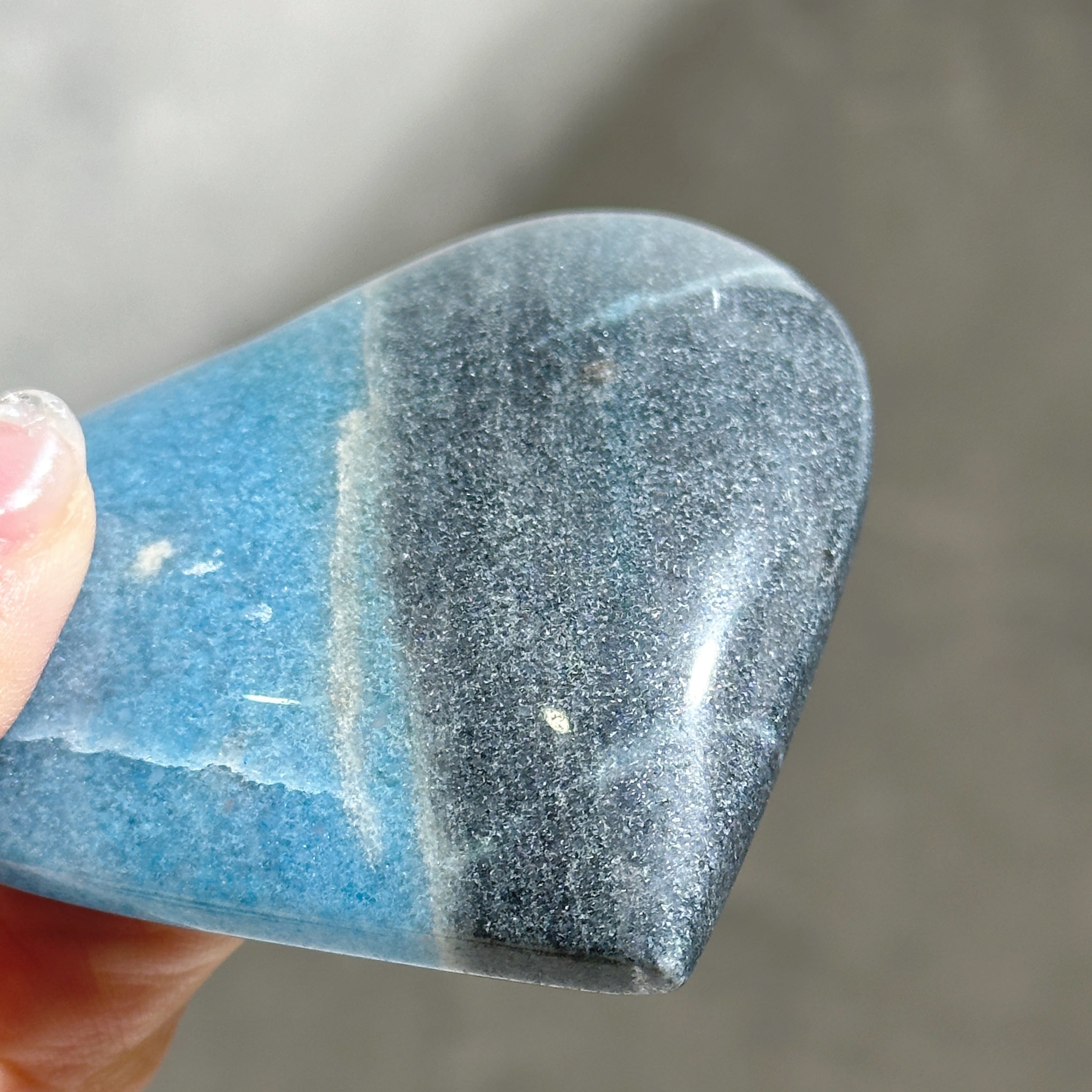 天然石 トロレアイト 鷹 トロレアイトインクォーツ（トロール石）イルカ52◇Trolleite In