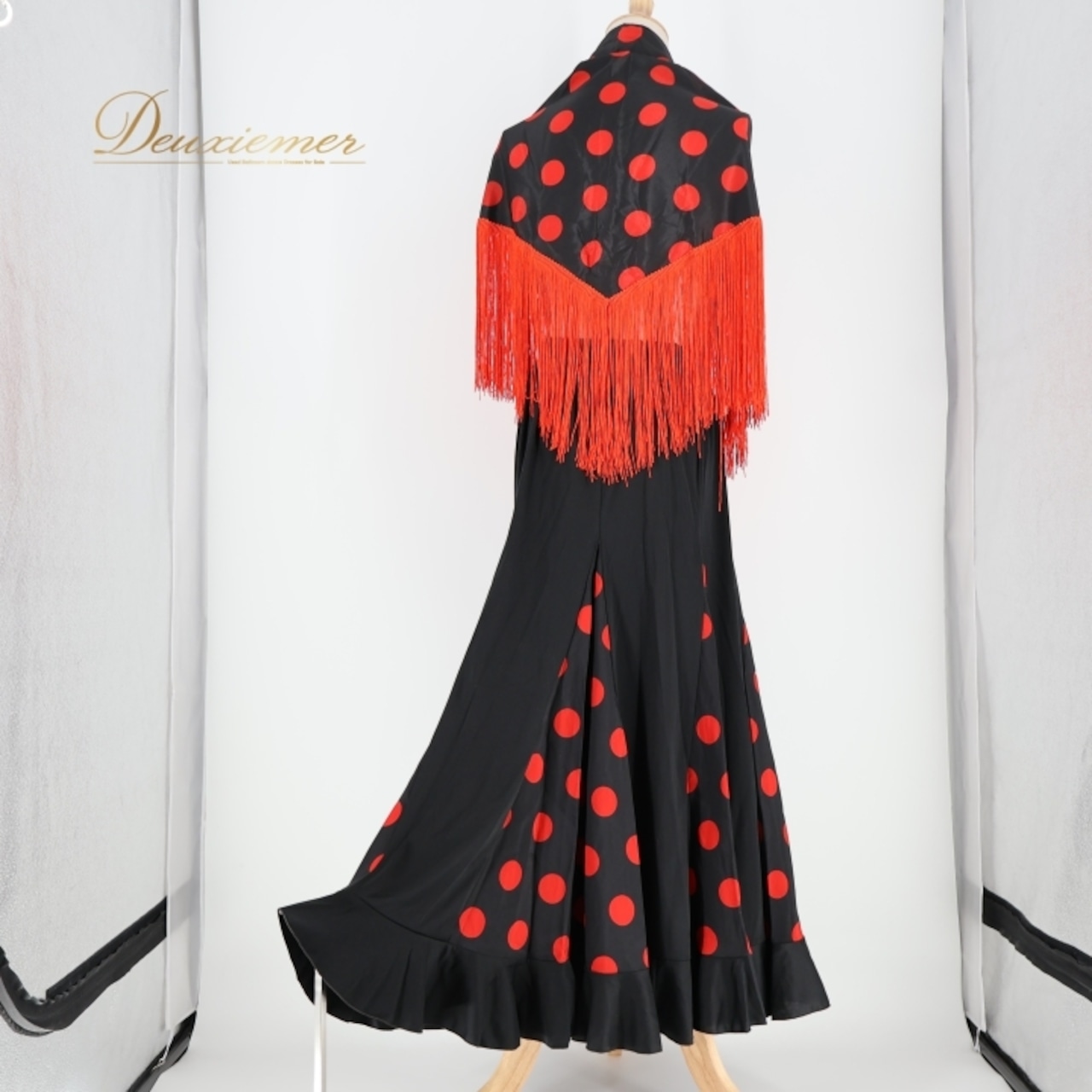 フラメンコ 衣装 ファルダ スカート ブラック系 シージョ ピキージョ 水玉 ドットフレコ フリンジ トライアングル 三角形 小物 おしゃれ 鮮やか ステージ コスチューム ダンス 発表会 かわいい レッド系