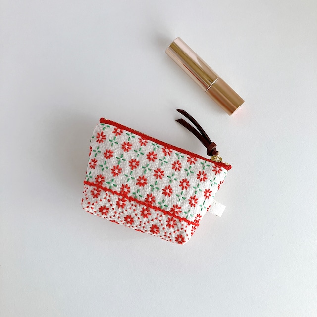 刺し子のポーチ10㎝(アイボリー)赤＋緑