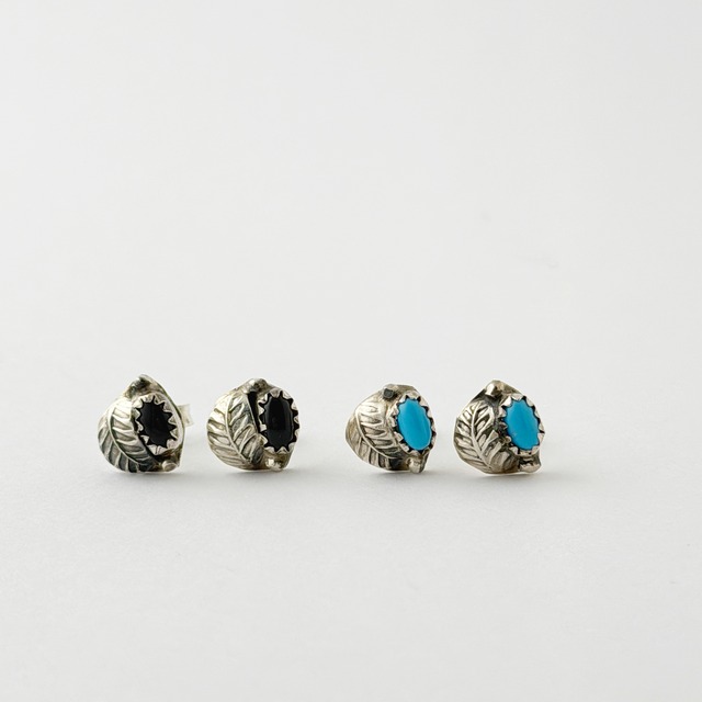 《Indian Jewelry》 リーフ と ターコイズ / オニキス  スタッドピアス