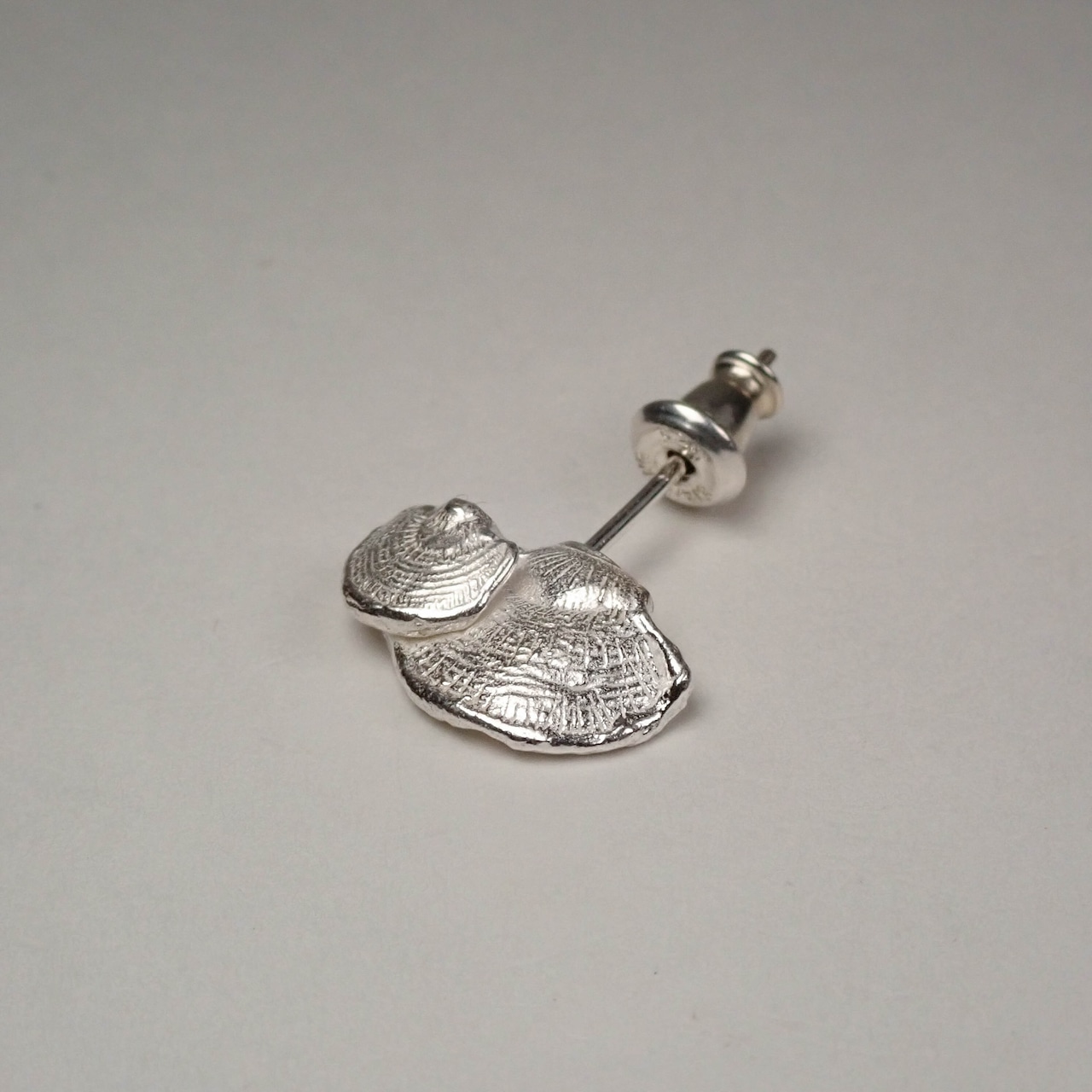 Mサイズ ウチワタケ シルバーピアス tree mushroom silver earrings M（片耳）