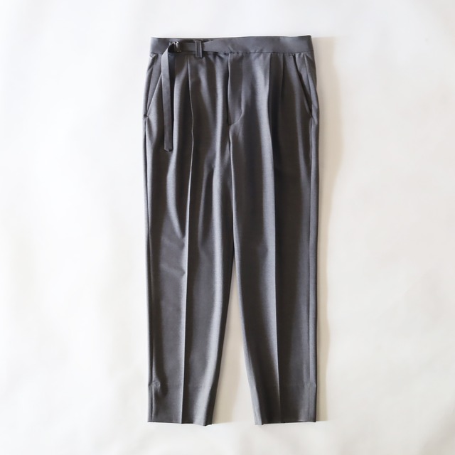 2 TUCK BELTED PANTS - GRAY