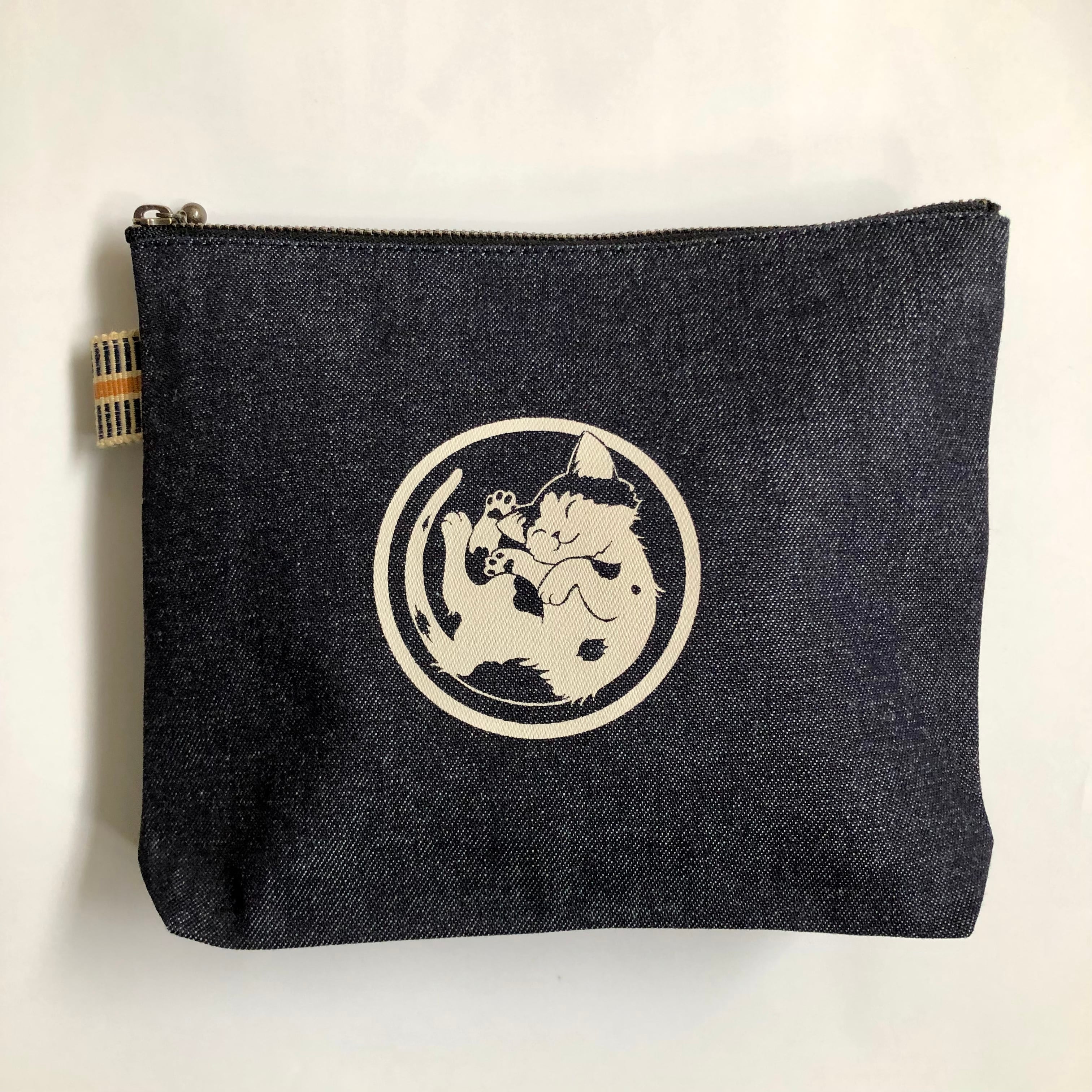 岡山デニム「にゃおとら」ポーチ（C） Japanese denim pouch (C