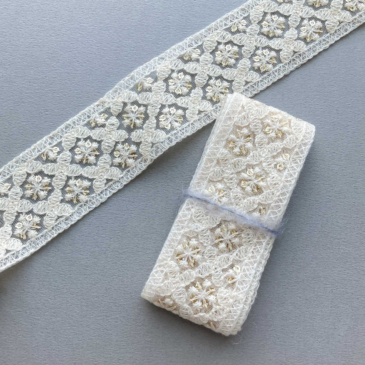 再入荷〉四つ葉とひし形模様のチュール白刺繍リボン（1mカット） | Dua