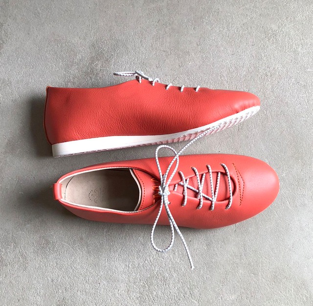 【ゴム紐で履きやすい！】一枚革で包み込むようなハンドメイドスニーカー/フラミンゴピンク