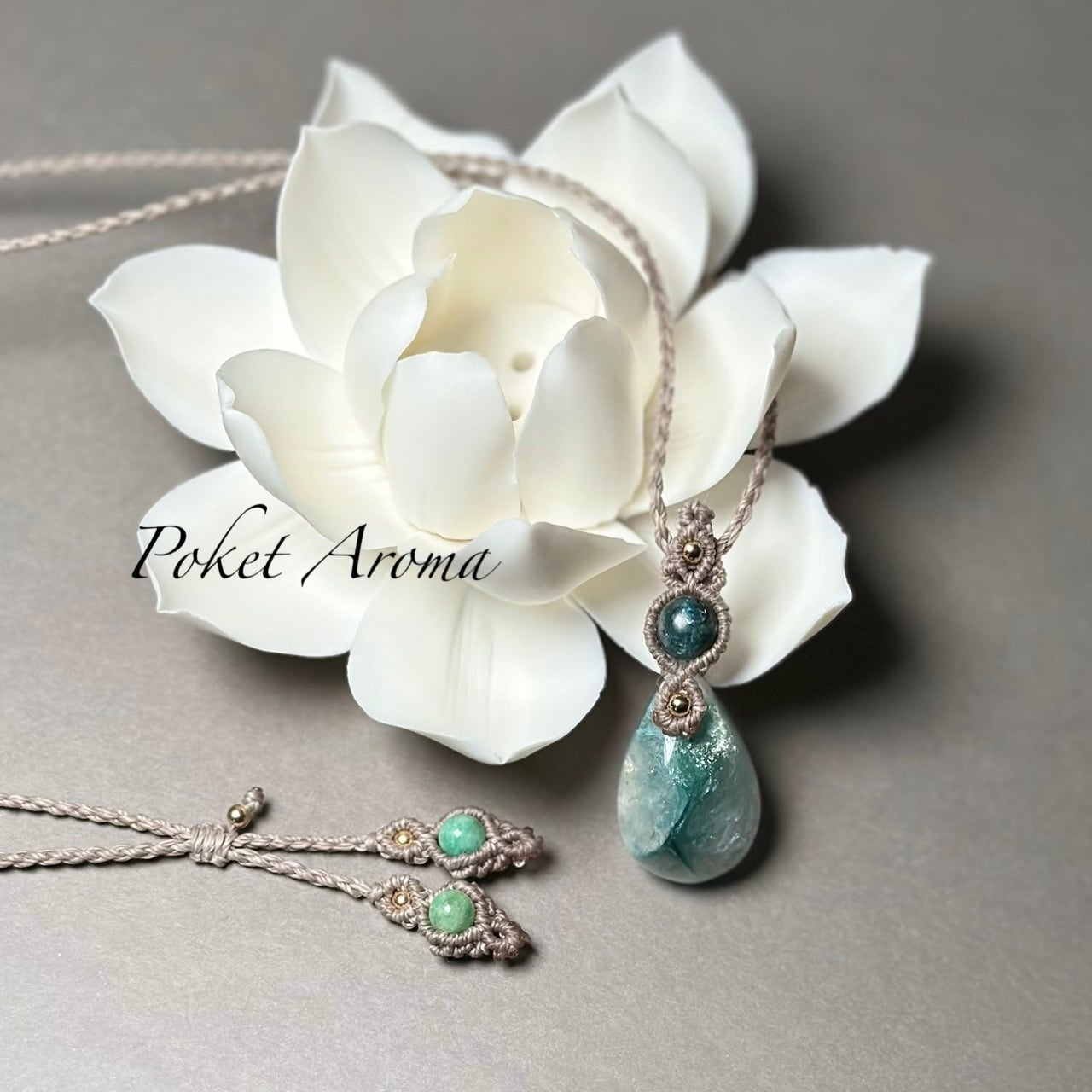 羽翠』セラフィナイトとバイオタイト入りエメラルドのマクラメ