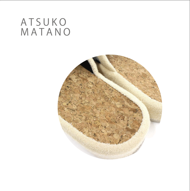 【ATSUKO MATANO（マタノアツコ）】スリッパ「見つめる猫」