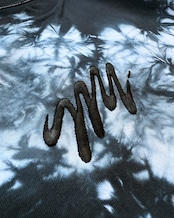 黒染めタイダイ刺繍Tシャツ 墨汁