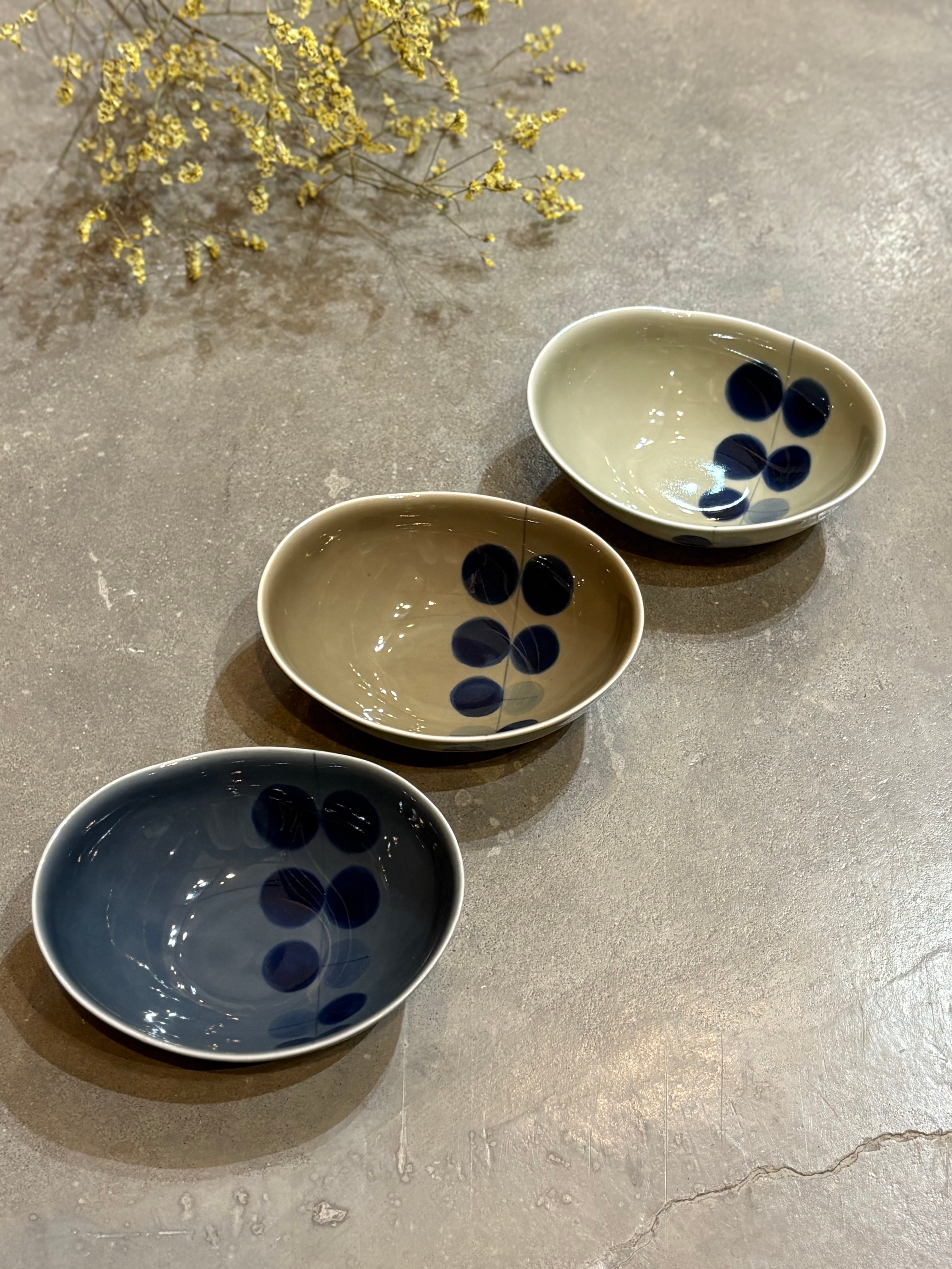 〈WEB陶器市〉楕円浅小鉢 水玉リーフ