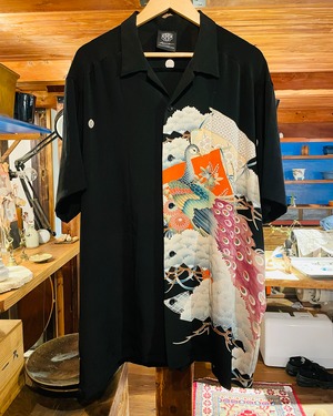 KUJAKUMON - ALOHA SHIRT / アロハシャツ キモノシャツ 孔雀文 黒留袖