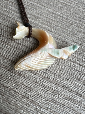 夜光貝　クジラのペンダント