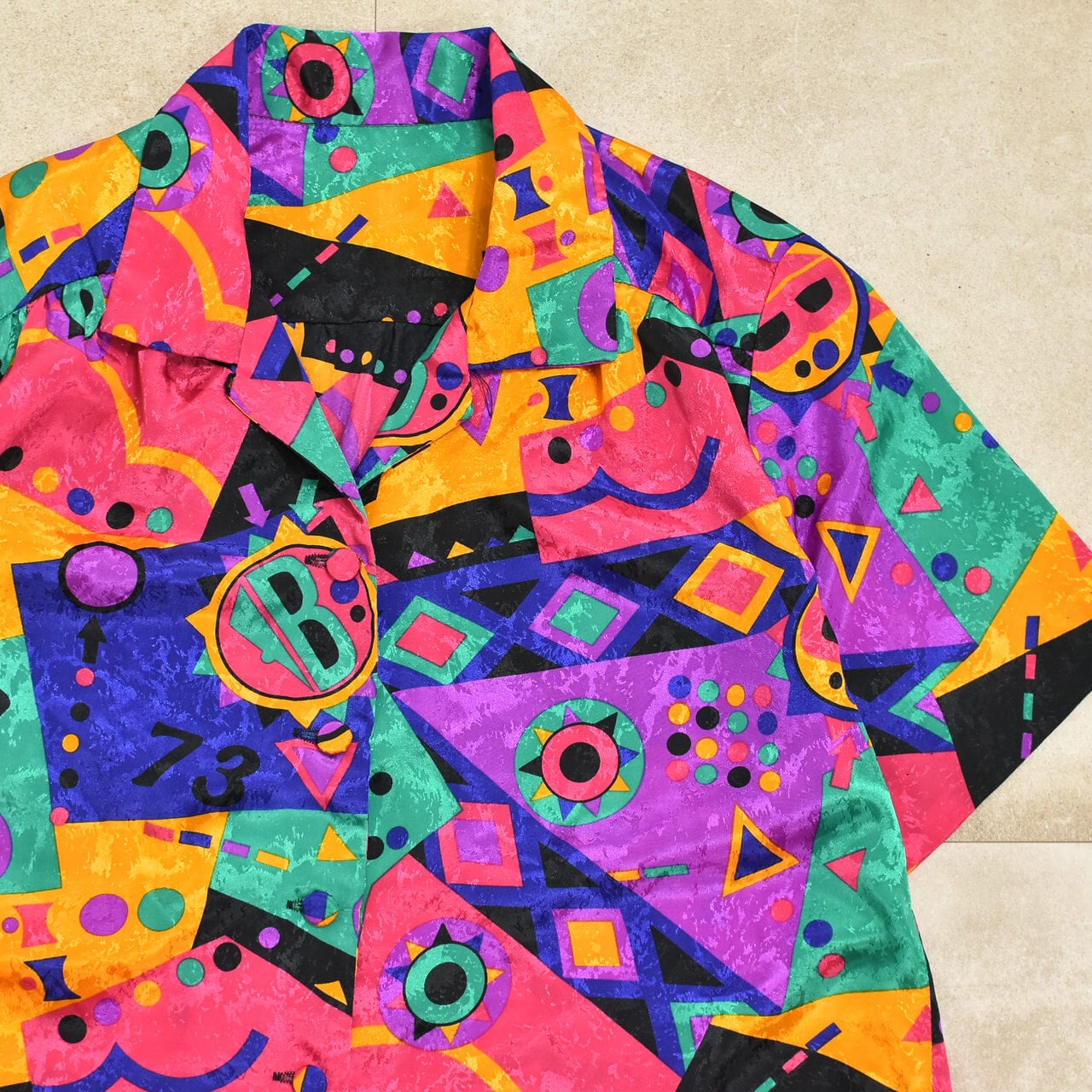 Vtg Pop art design polyester shirt