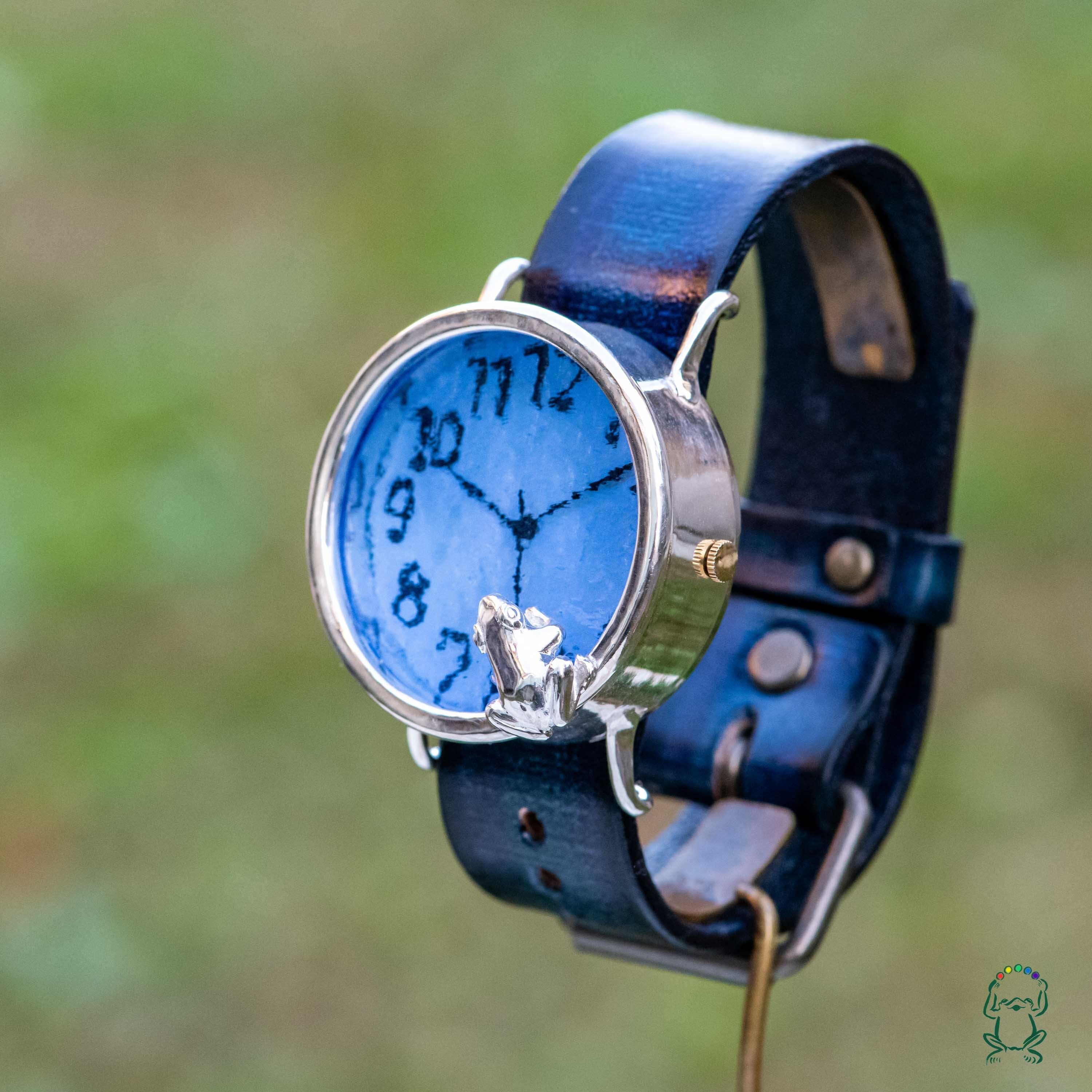 池をのぞくカエル腕時計LとSSパステルブルー | カエルの時計屋さん
