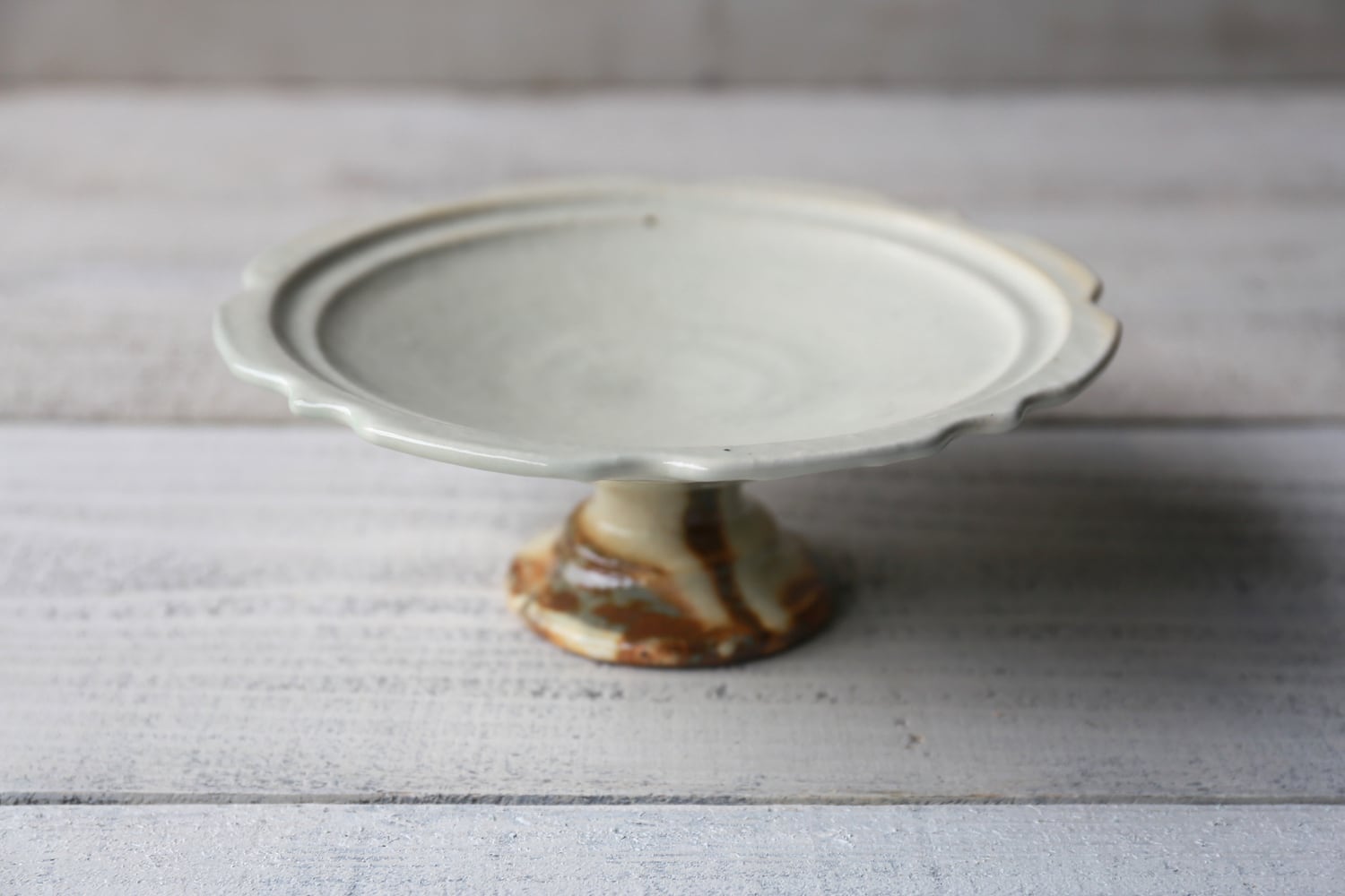 鉄散 彫刻コンポート皿 大（18cm） | 古谷製陶所