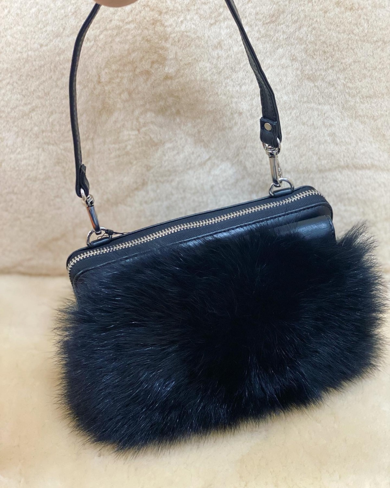 シスター　Sister  Mastrotto社シュリンクレザー＆ブルーフォックス　ウォレットポシェット