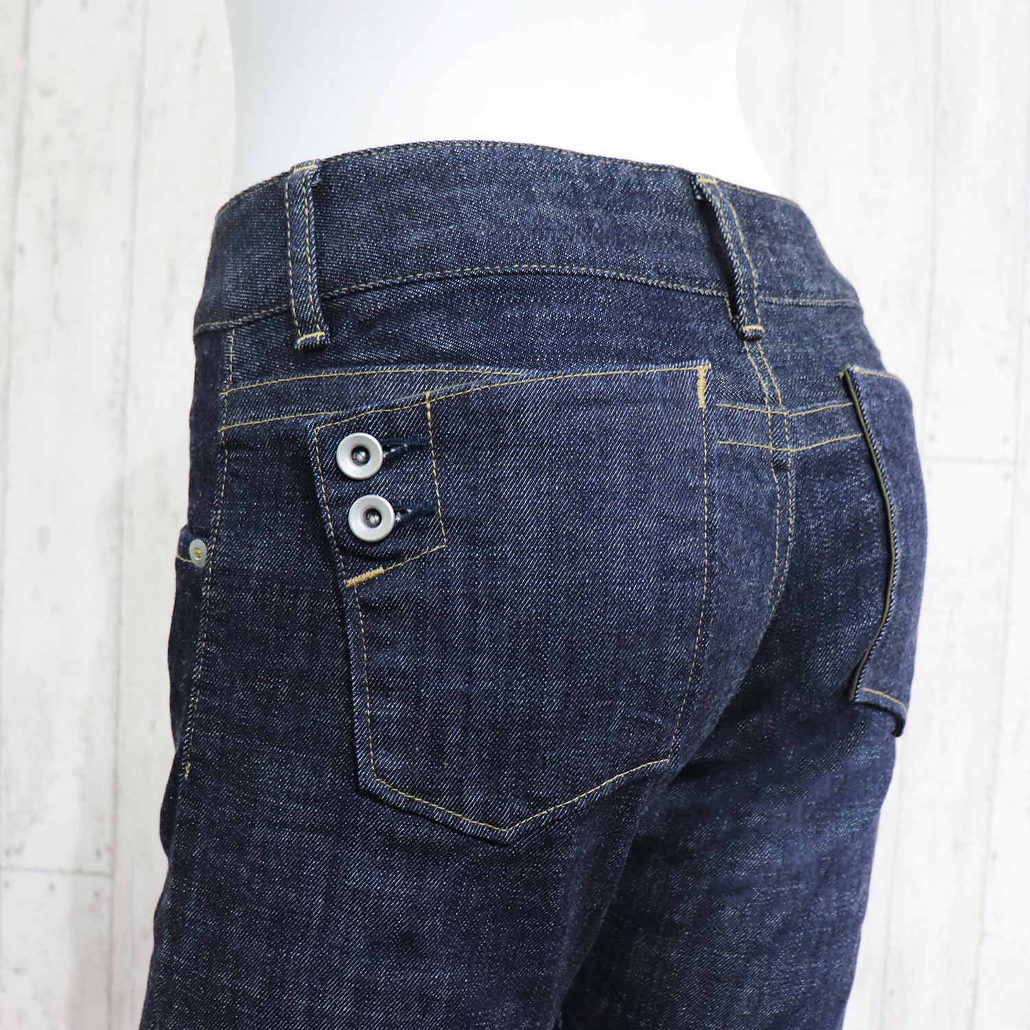 M406D Tight tapered jeans | cp/Ac official online store