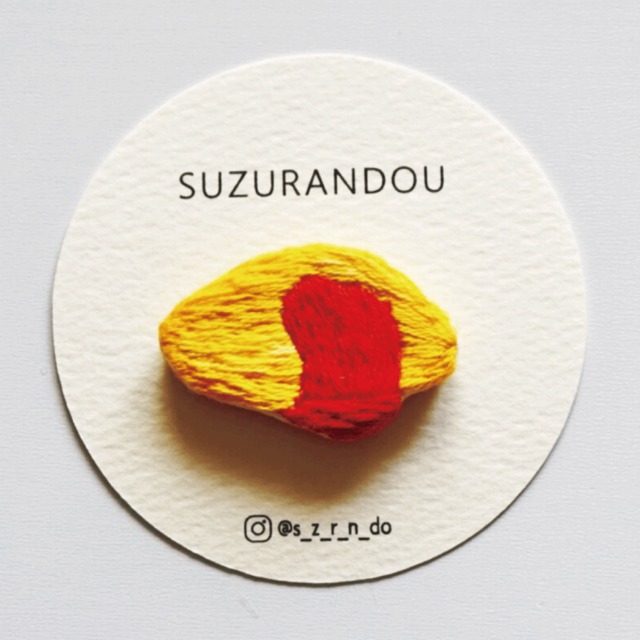 【SUZURANDOU】オムライスの手刺繍ブローチ