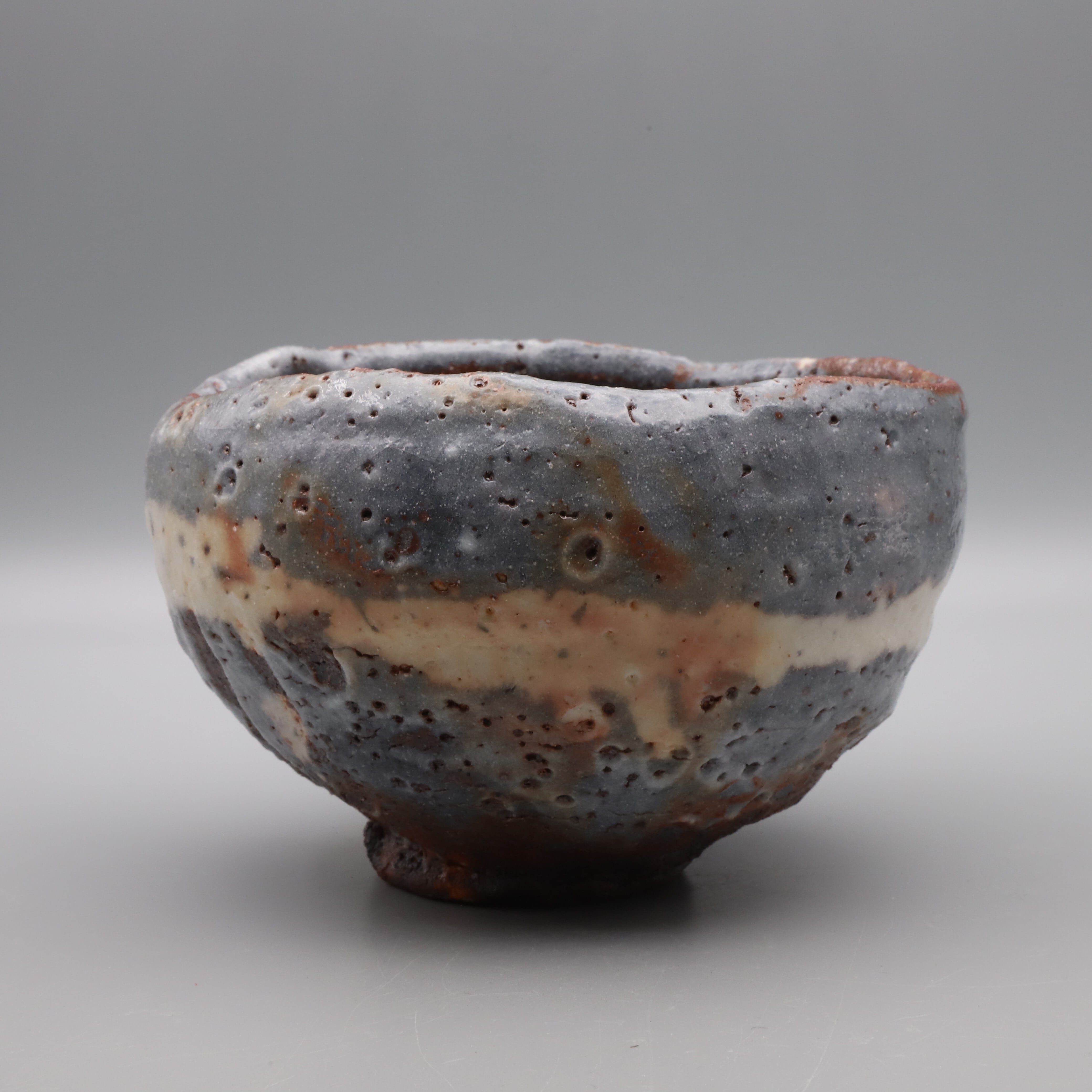 關 共歩 鼠志野 茶碗② Kyoho Seki, Nezumi shino tea bowl#2 | 茶碗