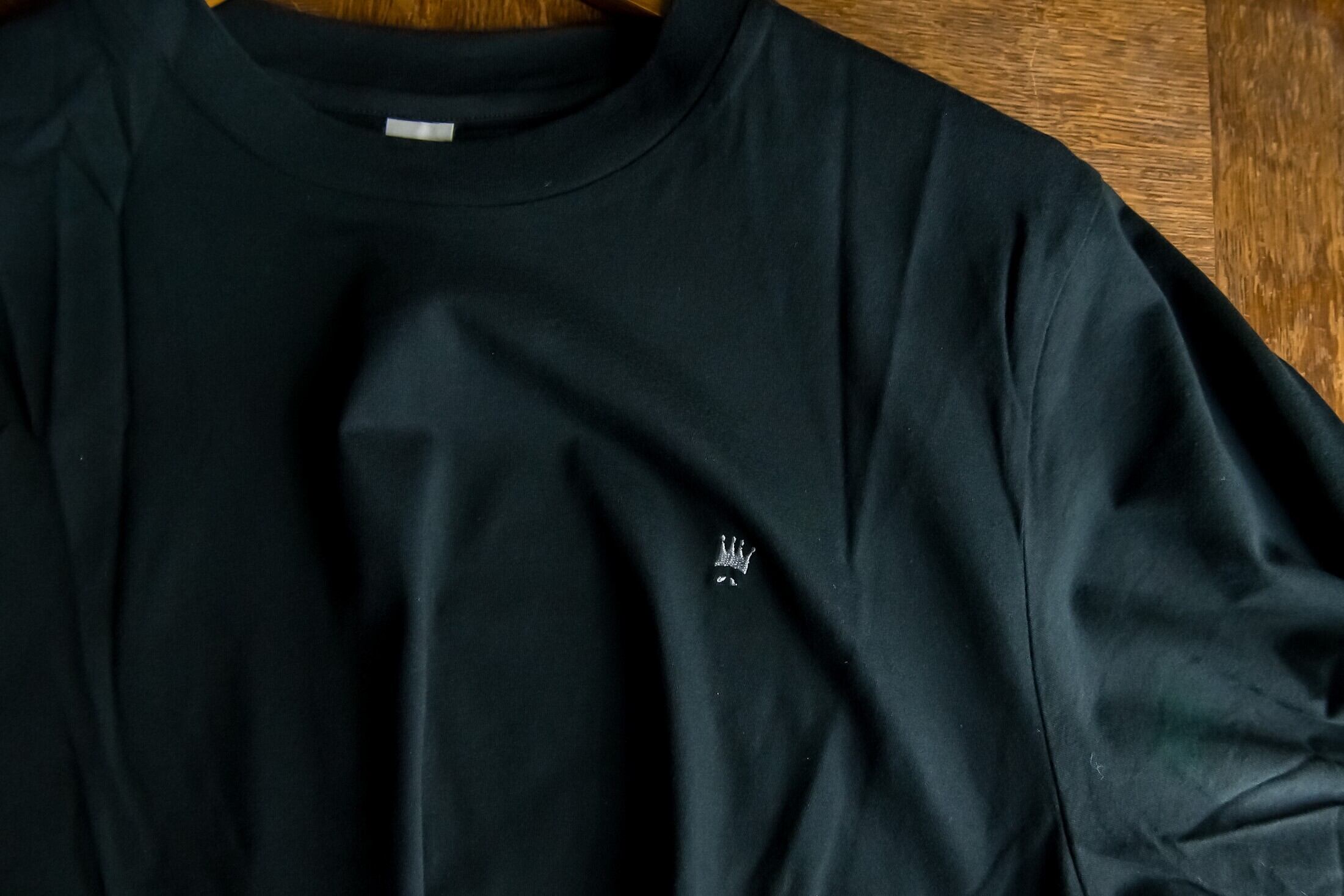 SHINYA KOZUKA 刺繍 Tシャツ SHINYA KOZUKA 刺繍Tシャツ | NOUVEL des HIOC（ヌベル デ ヒオーク）
