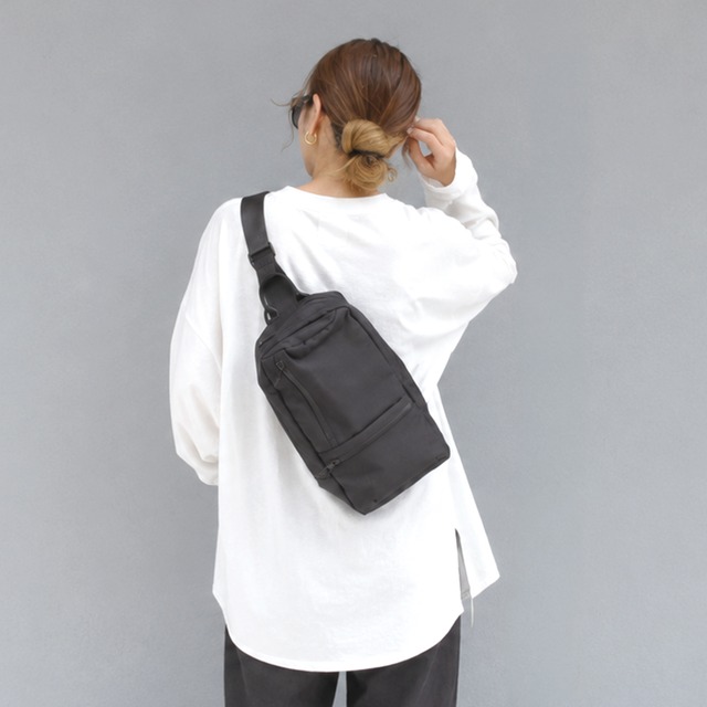 "HAYWARD" 　BASIC SQUARE SLING BAG　MAT RIPSTOP MODEL