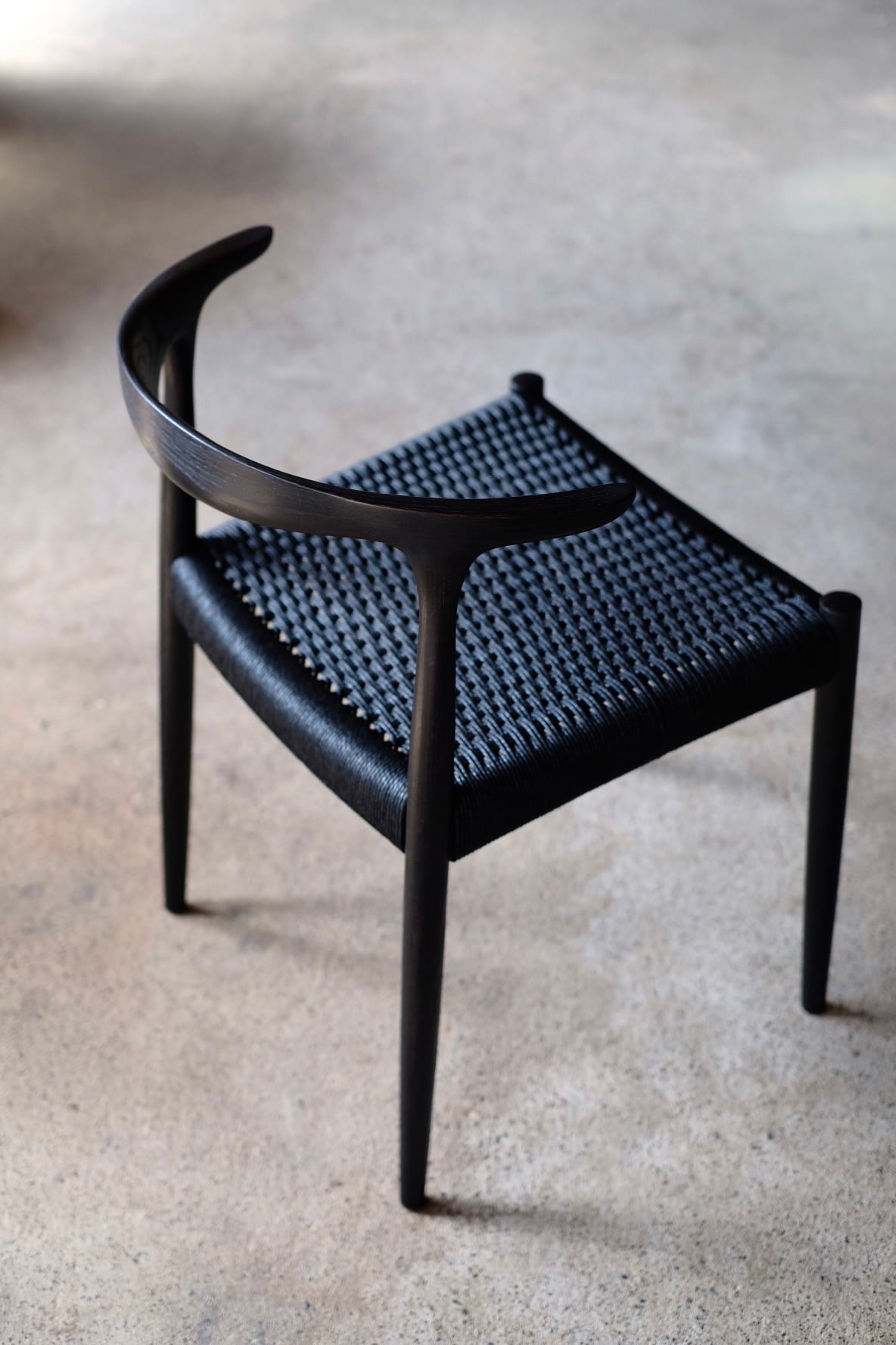 アームチェア 黒 ペーパーコード 新品、未使用 Shinonome(ペーパーコード(黒)/鉄媒染) | COYA Fine Furniture
