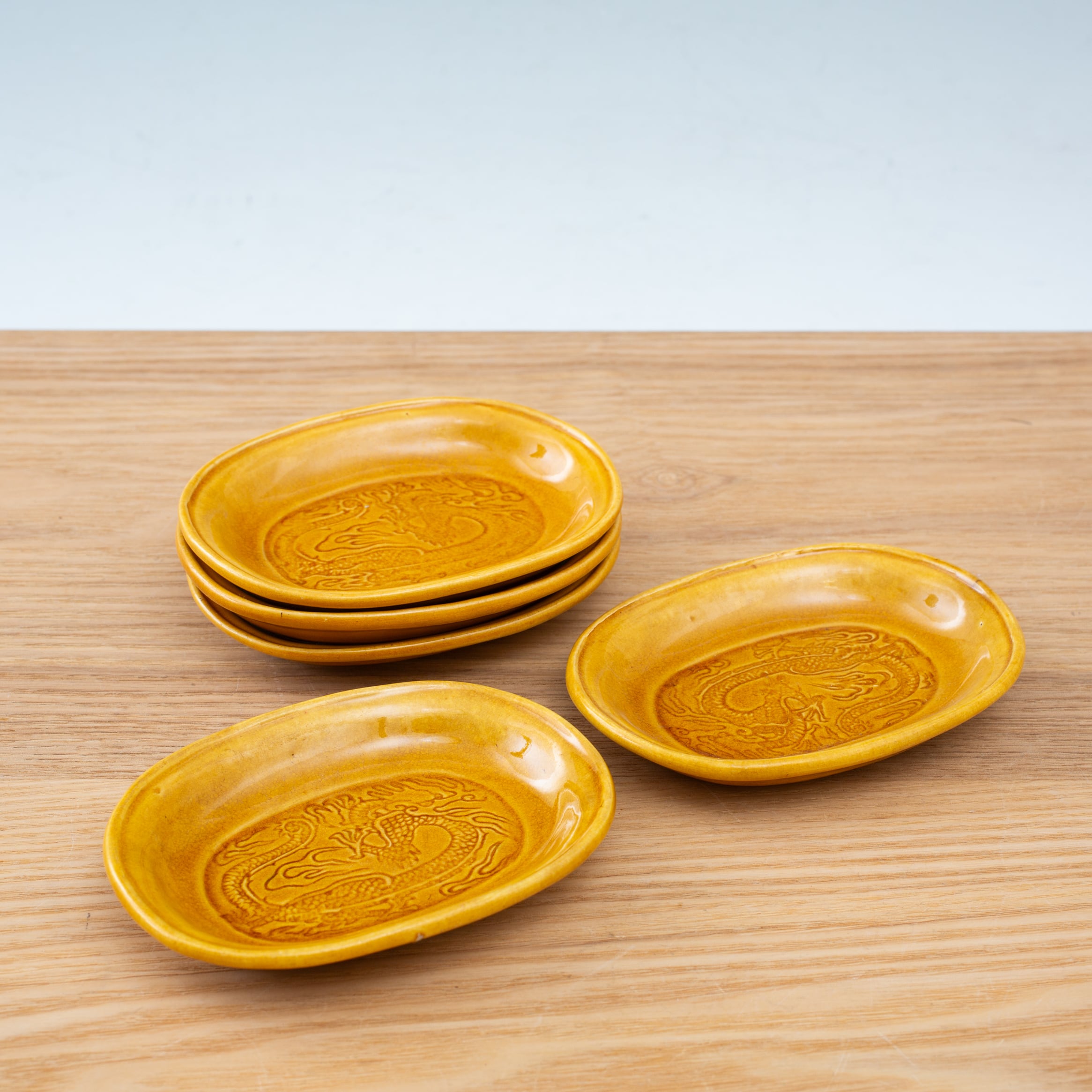 珉平焼 黄釉 濃い黄色 小判形 龍文様 小皿 醤油皿 豆皿 カラフル 料理
