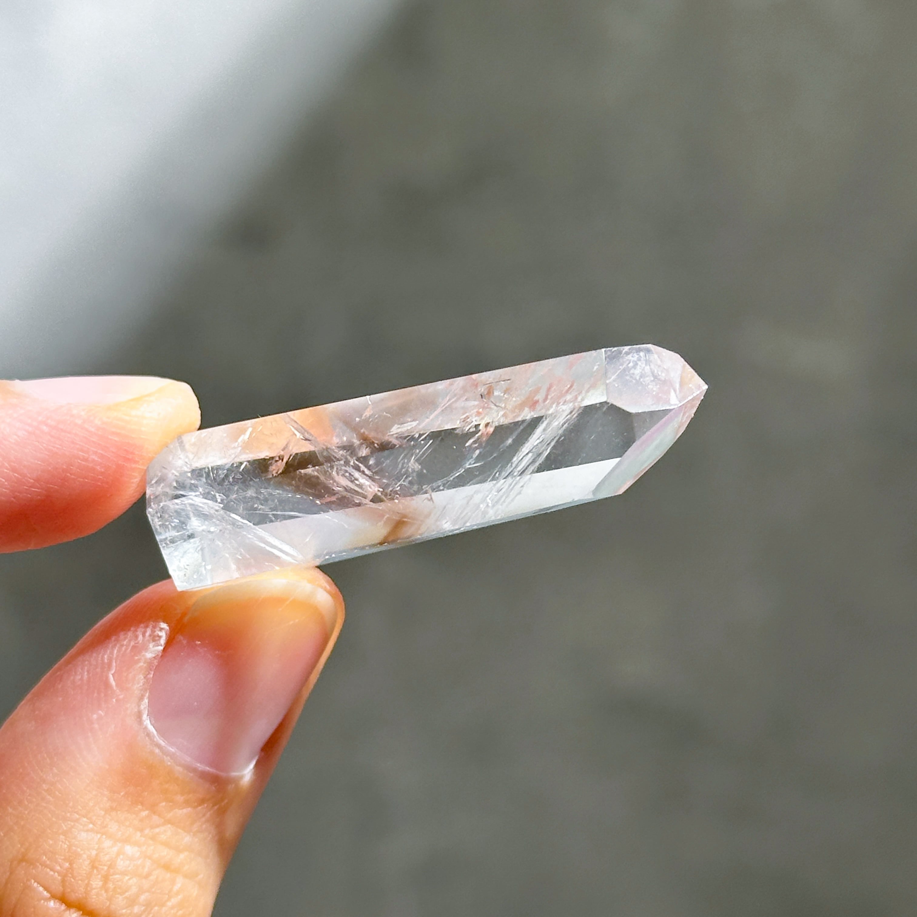 蛍光◎バイーア産パウエライトアメジスト タワー型11 ◇Powellite