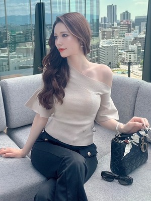 ＠terumi　ワンショルダーフレアースリーブニット