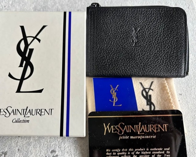 Yves Saint Laurent カサンドラロゴ型押し マルチコインケース　ブラック　箱付き