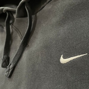 【NIKE】ワンポイントロゴ スウッシュ 刺繍ロゴ スウェット パーカー L プルオーバー US古着