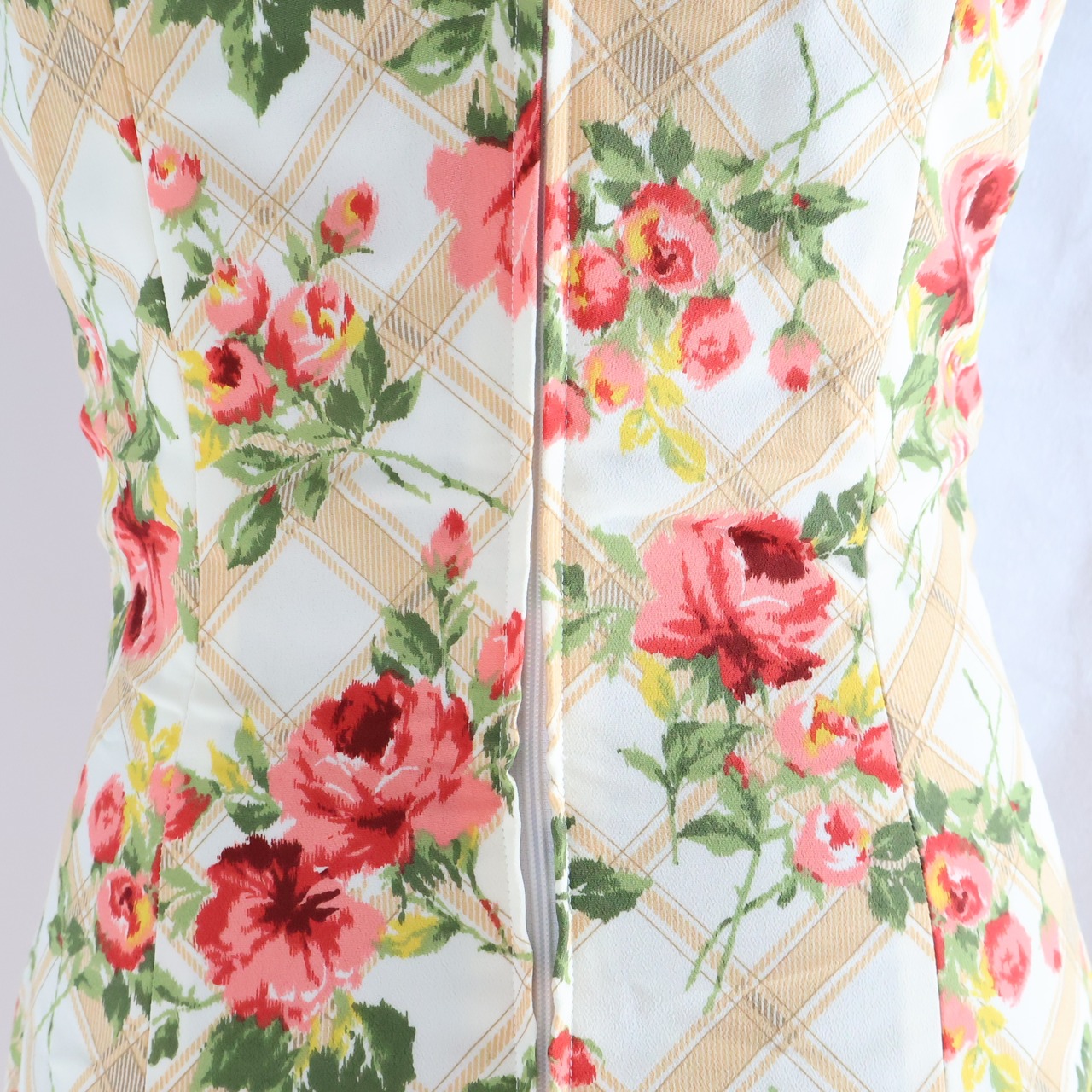 【美品 フラメンコ衣装】アイボリー SONIA JOHNES ソニアジョーンズ ワンピース ドレス ボランテ 花柄 フリル レッド 赤 茶色 薔薇柄 カントリー調 ブラウン チェック レディース ダンス用 発表会 ボリューム 明るい