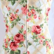【美品 フラメンコ衣装】アイボリー SONIA JOHNES ソニアジョーンズ ワンピース ドレス ボランテ 花柄 フリル レッド 赤 茶色 薔薇柄 カントリー調 ブラウン チェック レディース ダンス用 発表会 ボリューム 明るい