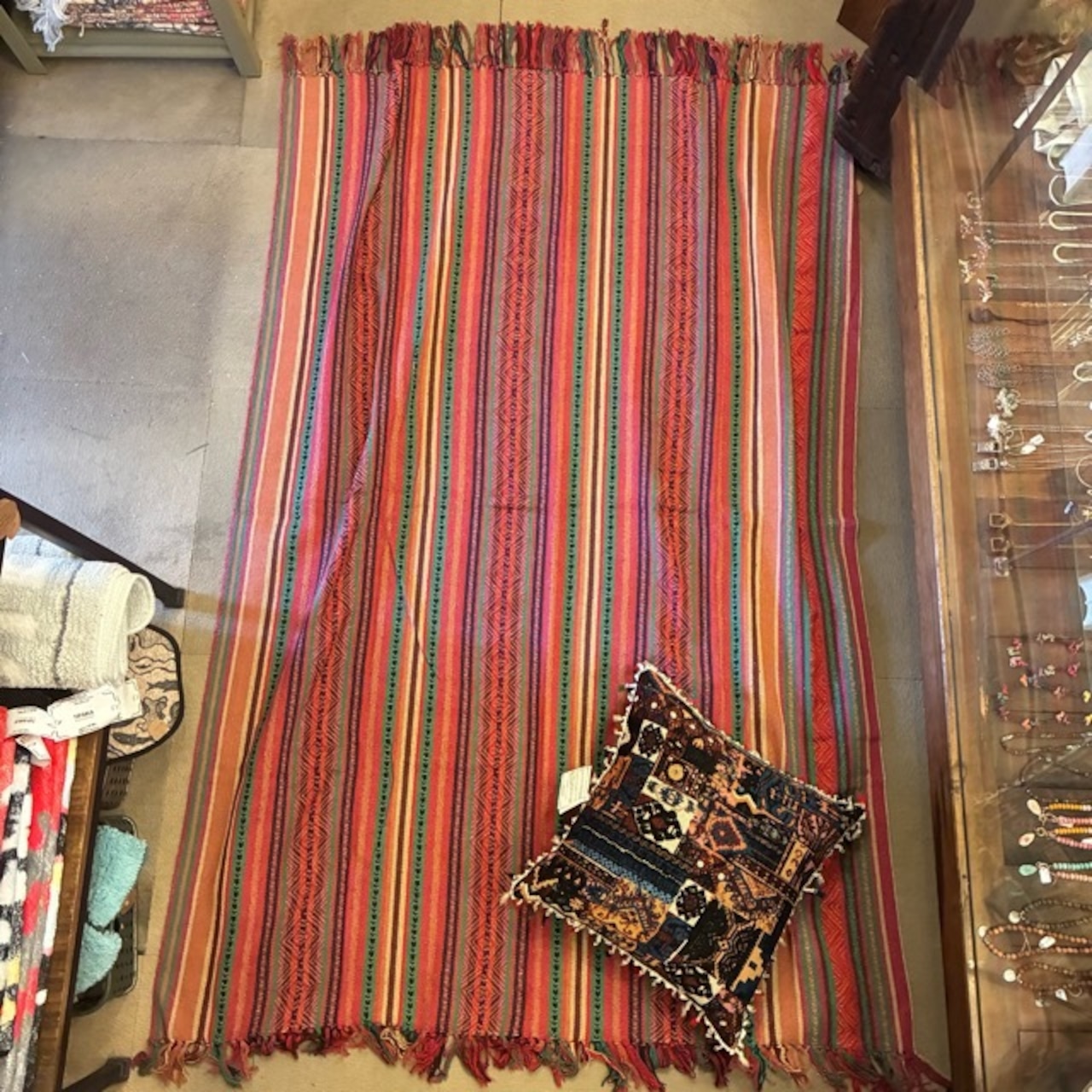 India Geometric rug　ジオメトリックラグ　125×175cm  エキゾチック　レッド　2人掛けソファ　ビーチマット　ソファカバー　ベッド　リビング　車内マット　コットン　綿