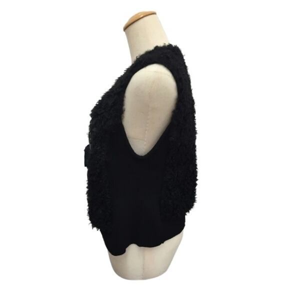 スーパービューティー ジレ 胸元スパンコール モコモコ ボア素材