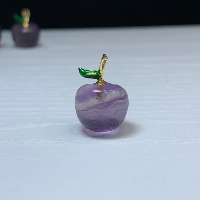 4.フローライトりんご・ペンダントトップ