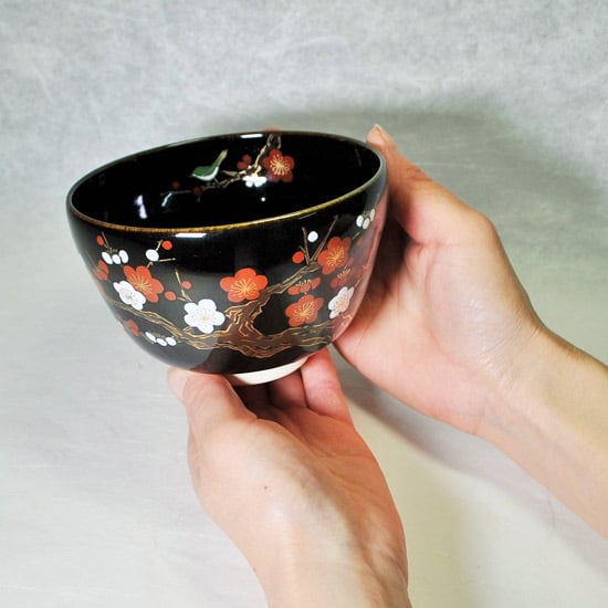 抹茶碗 黒釉 紅白梅にうぐいす | 京焼窯元 橋本城岳