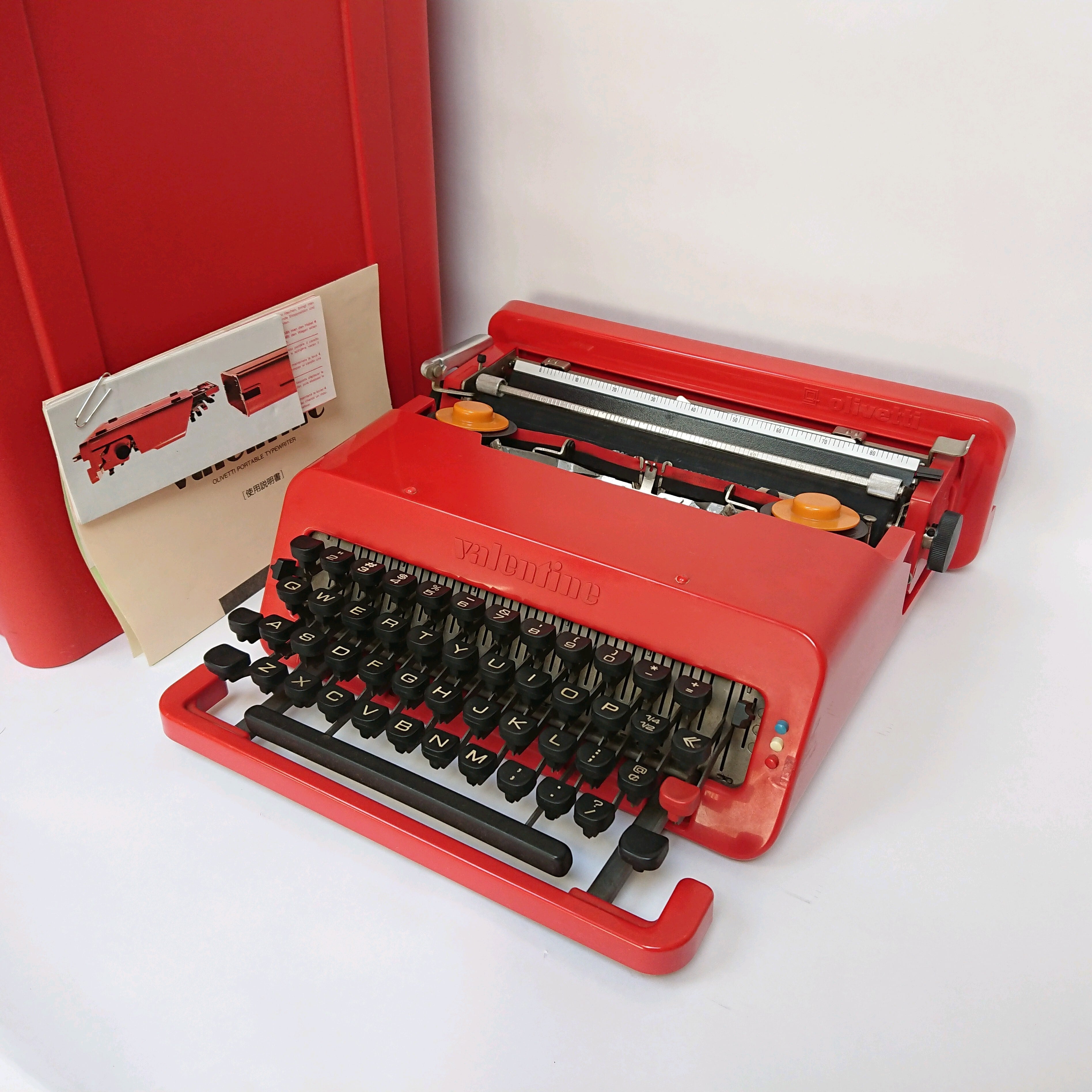 ☆Olivetti Valentine オリベッティ タイプライター 教本付き！-